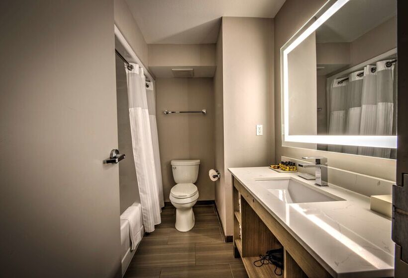 هتل Best Western Plus Media Center Inn & Suites