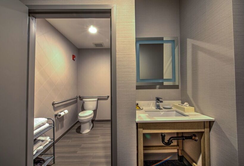 فندق Best Western Plus Media Center Inn & Suites