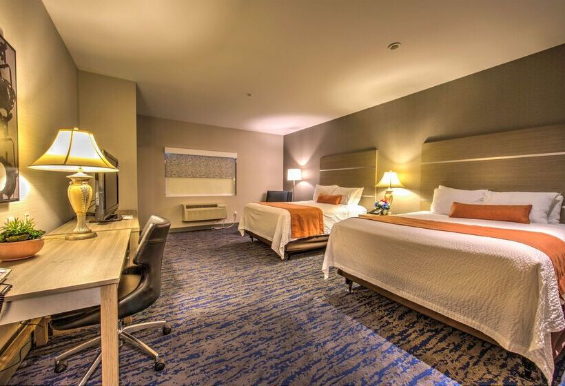 فندق Best Western Plus Media Center Inn & Suites