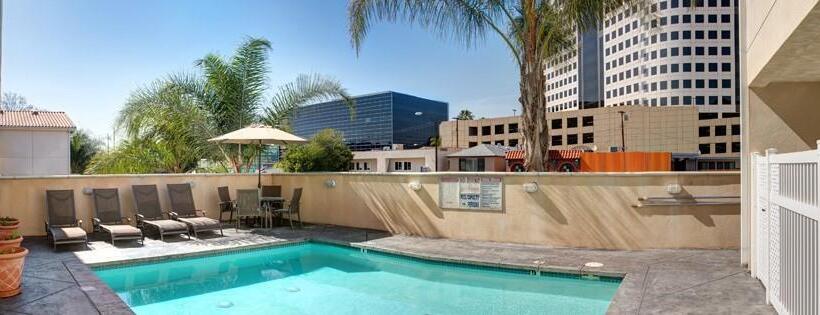 فندق Best Western Plus Media Center Inn & Suites