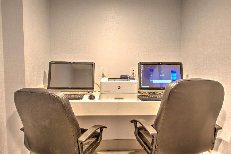 فندق Best Western Plus Media Center Inn & Suites