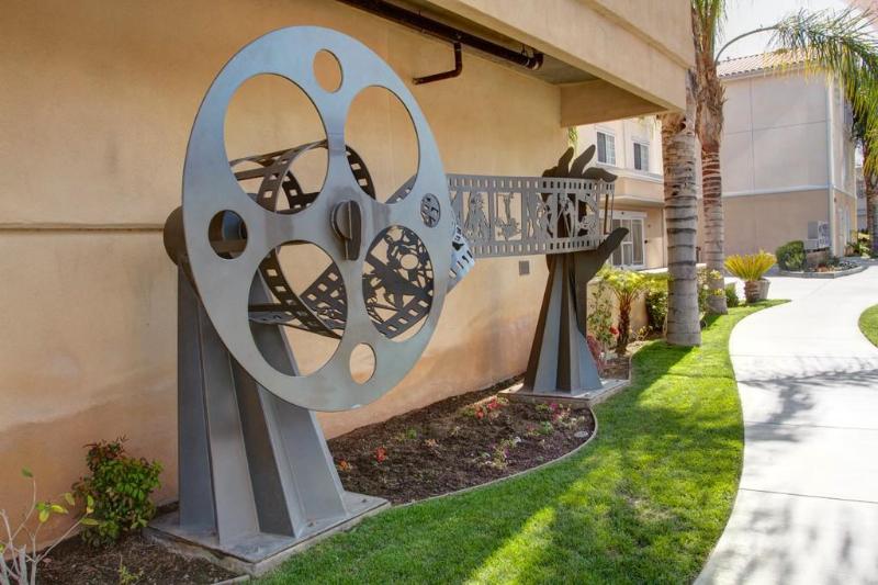 هتل Best Western Plus Media Center Inn & Suites