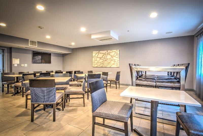 هتل Best Western Plus Media Center Inn & Suites