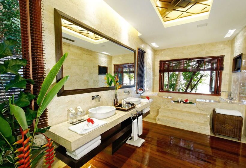 בית מלון כפרי Bunga Raya Island Resort & Spa