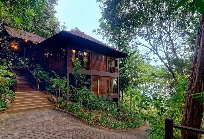 בית מלון כפרי Bunga Raya Island Resort & Spa