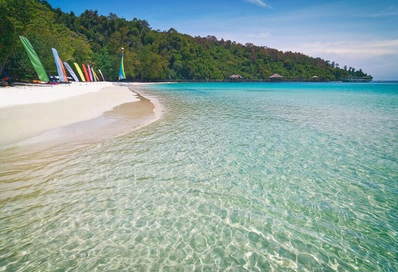 בית מלון כפרי Bunga Raya Island Resort & Spa