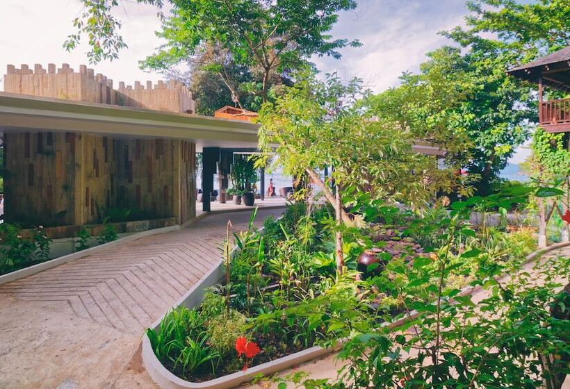 בית מלון כפרי Bunga Raya Island Resort & Spa