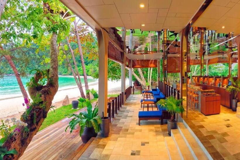 בית מלון כפרי Bunga Raya Island Resort & Spa