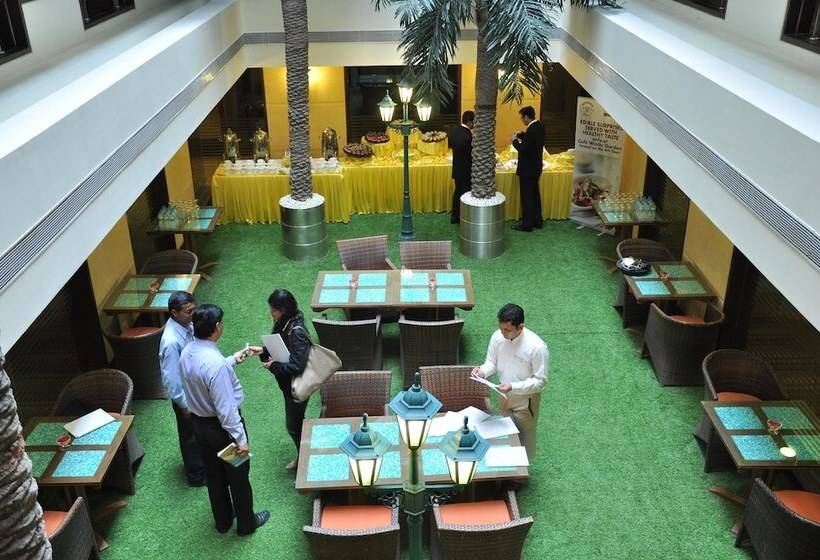 호텔 The Cambay Grand