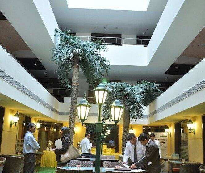 호텔 The Cambay Grand