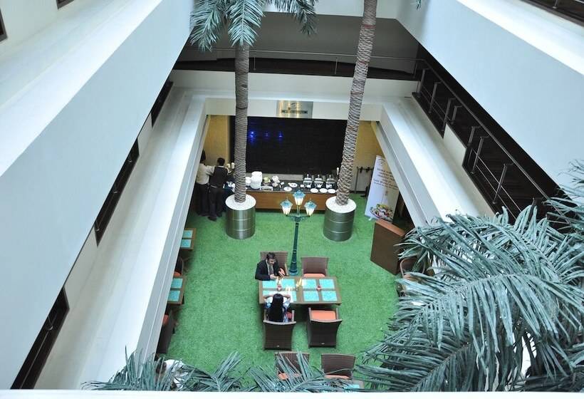 호텔 The Cambay Grand