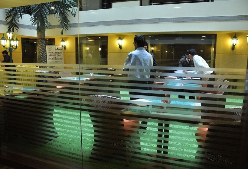 호텔 The Cambay Grand