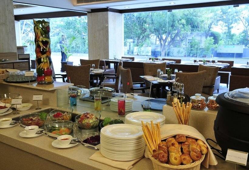 호텔 The Cambay Grand