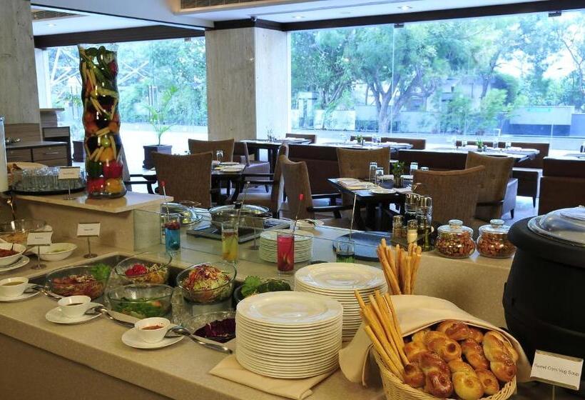 호텔 The Cambay Grand