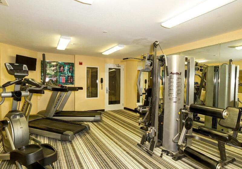 فندق Candlewood Suites Fort Myers Interstate 75, An Ihg