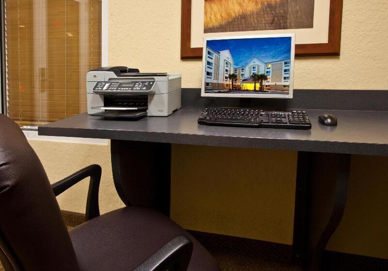 فندق Candlewood Suites Fort Myers Interstate 75, An Ihg