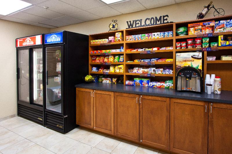 فندق Candlewood Suites Fort Myers Interstate 75, An Ihg