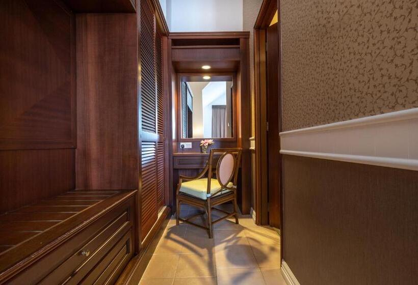 فندق Century Pines Resort