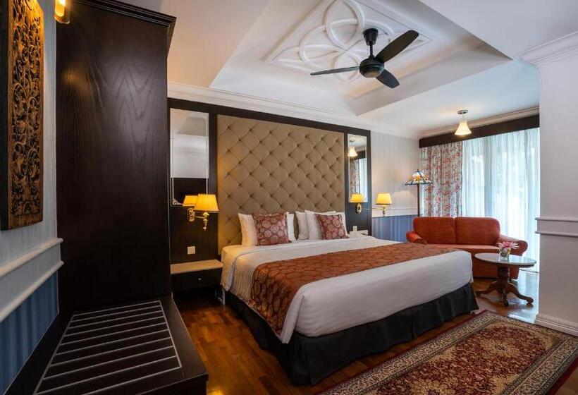 فندق Century Pines Resort