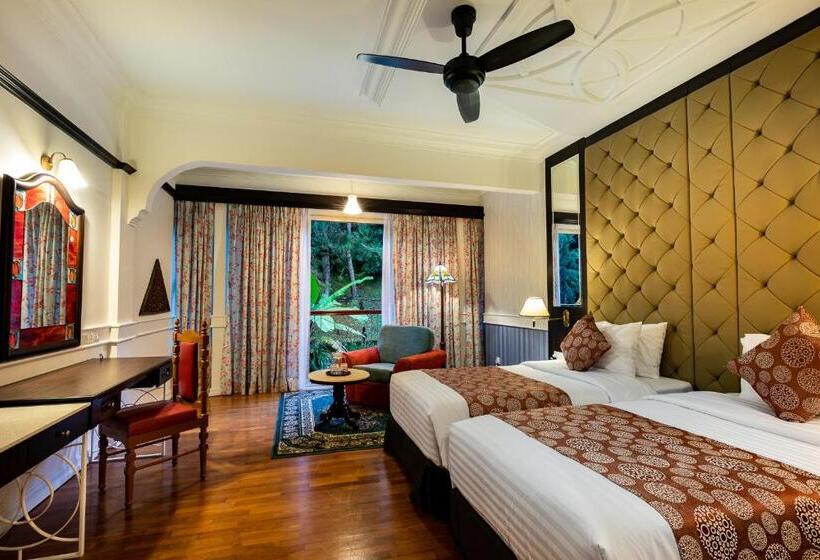 فندق Century Pines Resort