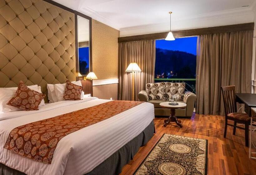 فندق Century Pines Resort