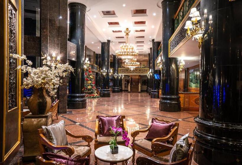 فندق Century Pines Resort