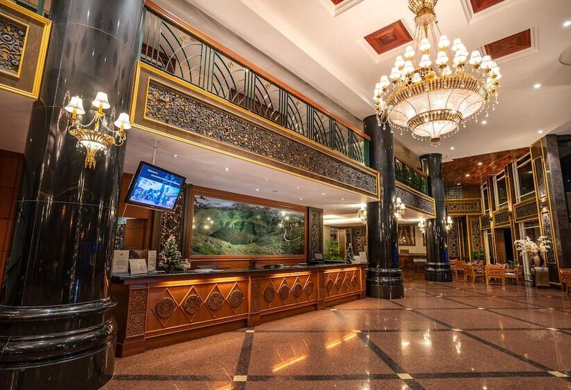 فندق Century Pines Resort