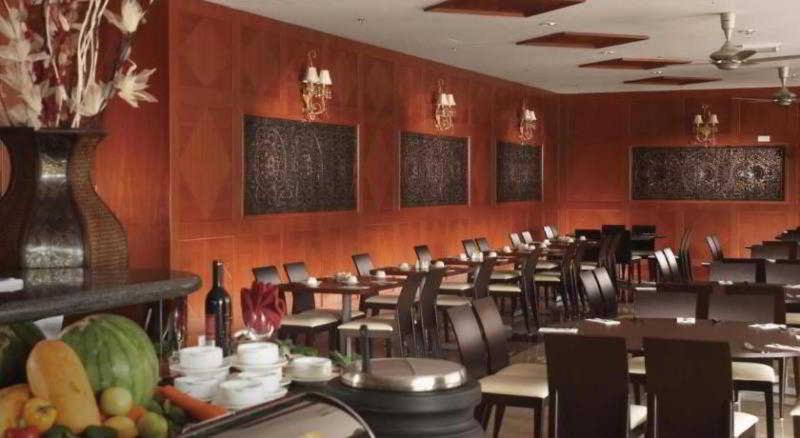 فندق Century Pines Resort