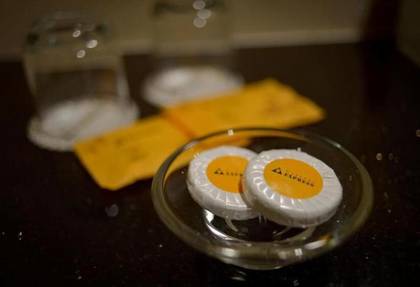 בית מלון כפרי Cititel Express Kota Kinabalu