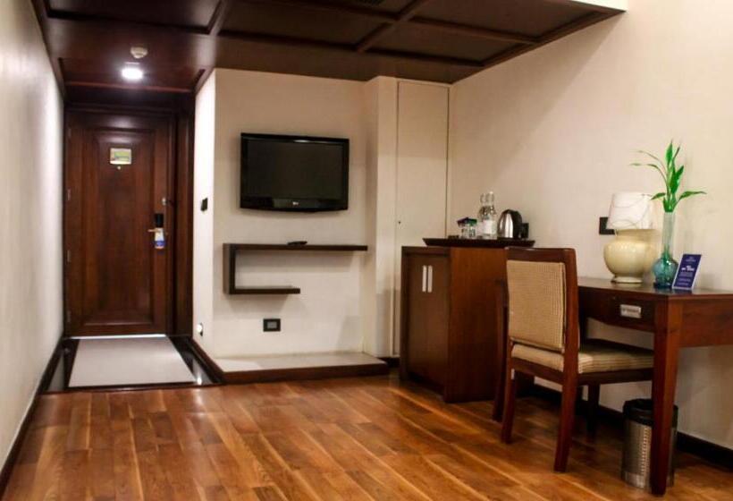 בית מלון כפרי Classic Sarovar Portico Trivandrum