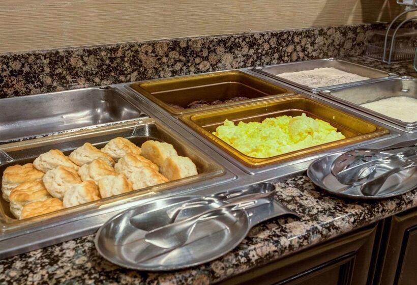 فندق Comfort Suites Airport