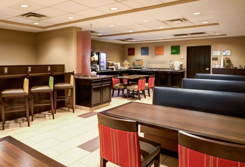 فندق Comfort Suites Airport