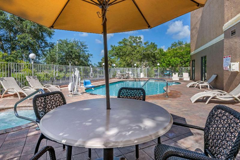 فندق Comfort Suites Fort Pierce I95