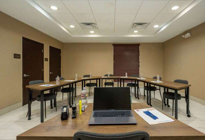 Отель Comfort Suites Houston West At Clay Road