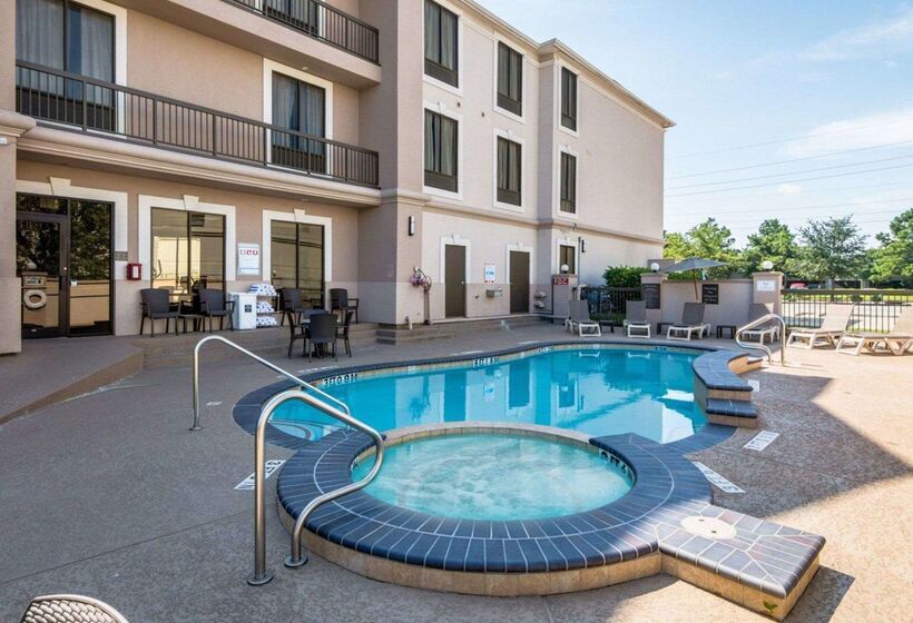 Отель Comfort Suites Houston West At Clay Road