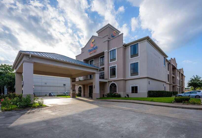 Отель Comfort Suites Houston West At Clay Road