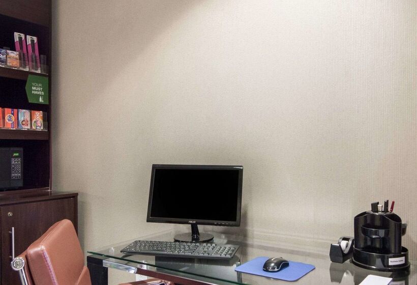 Отель Comfort Suites Houston West At Clay Road