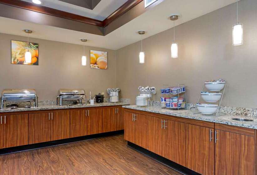 Отель Comfort Suites Little Rock West