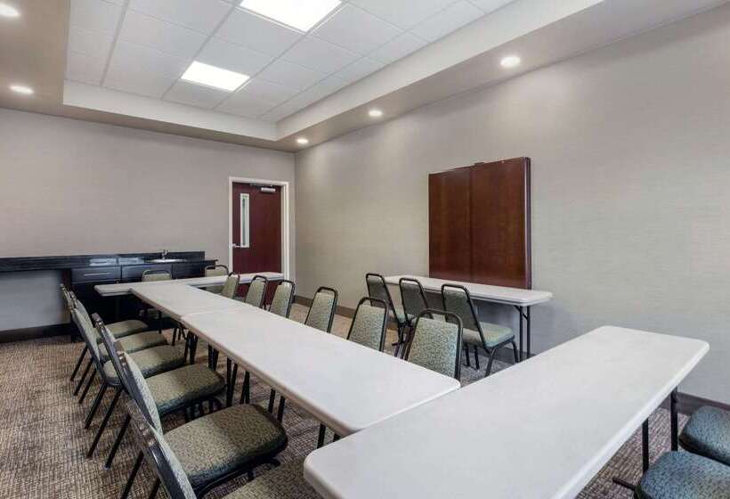 هتل Comfort Suites