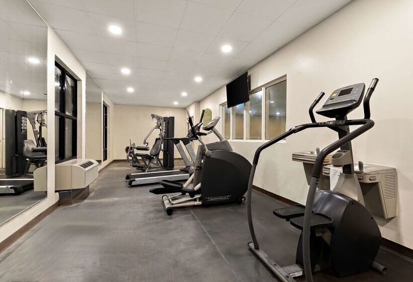 هتل Comfort Suites