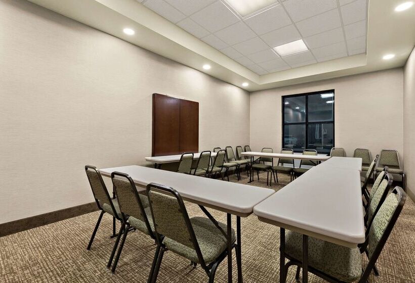 هتل Comfort Suites