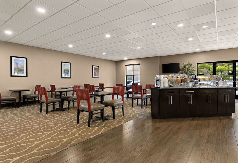 هتل Comfort Suites