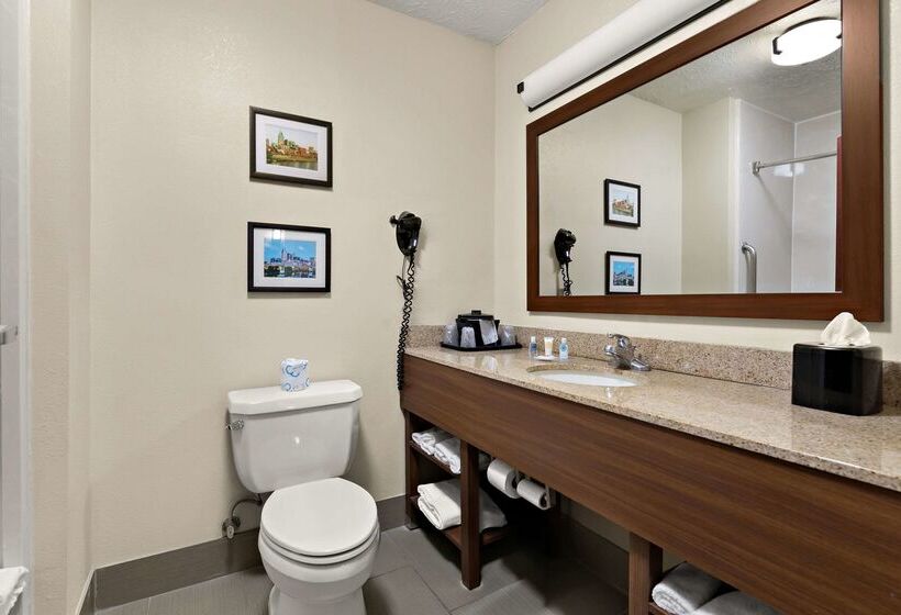 هتل Comfort Suites