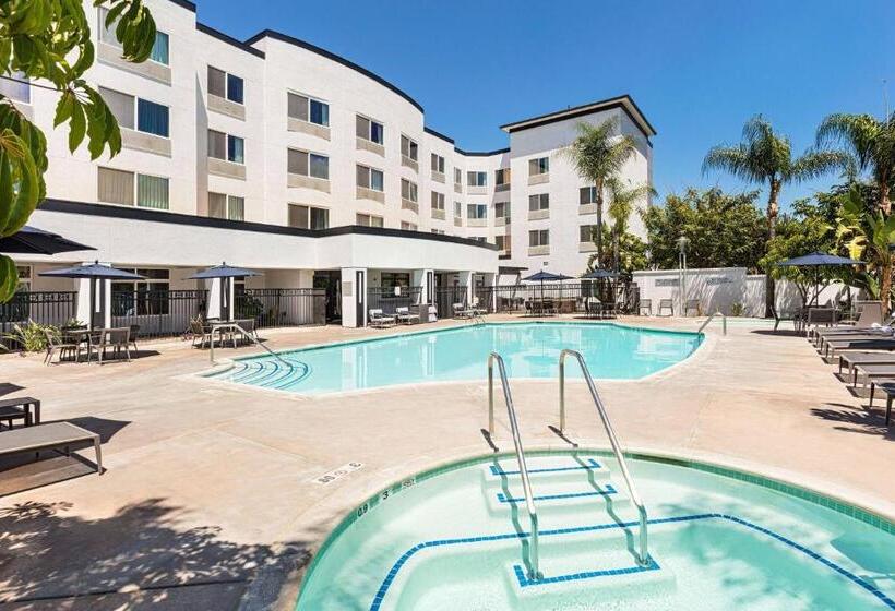 Отель Courtyard By Marriott Anaheim Resort/convention Center