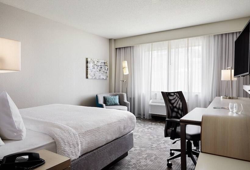 هتل Courtyard Milwaukee Downtown