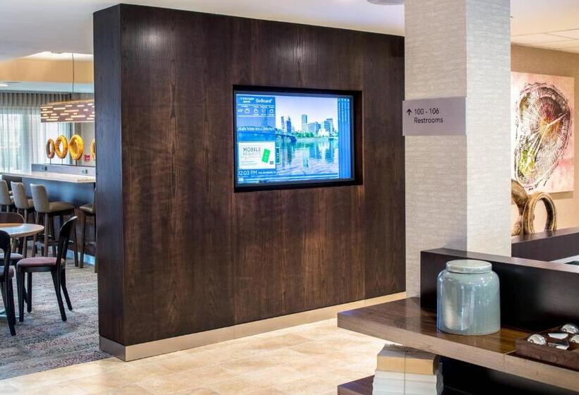 هتل Courtyard By Marriott Portland North