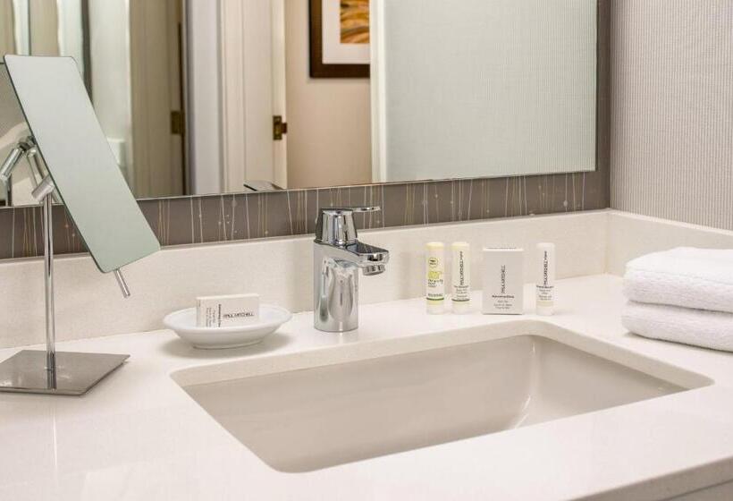 هتل Courtyard By Marriott Portland North