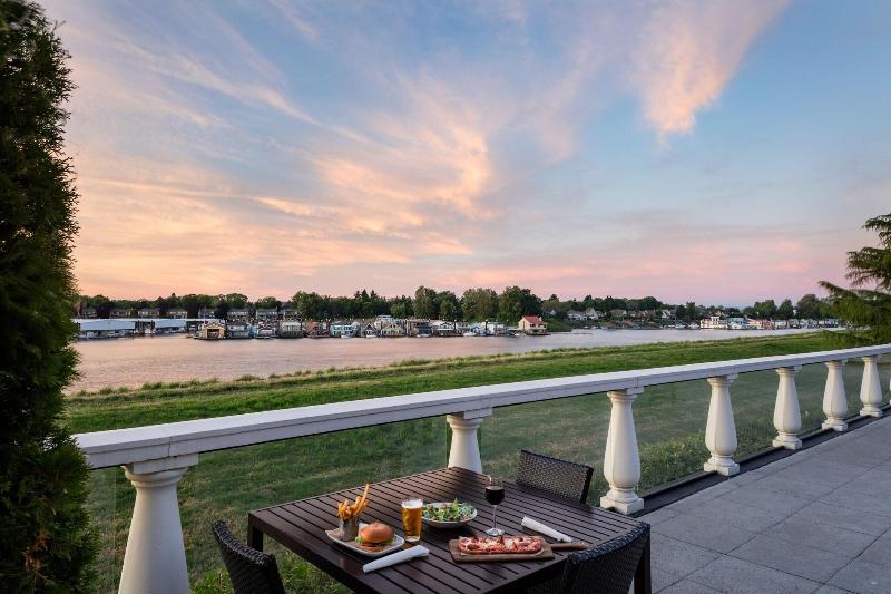 هتل Courtyard By Marriott Portland North