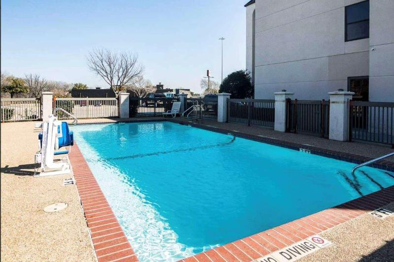 فندق Days Inn By Wyndham Fort Worth North / Fossil Creek