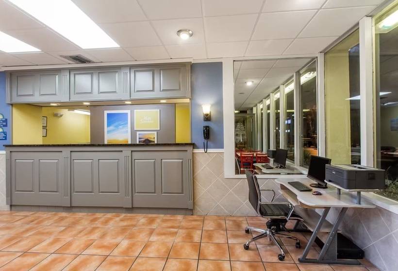 فندق Days Inn By Wyndham Melbourne